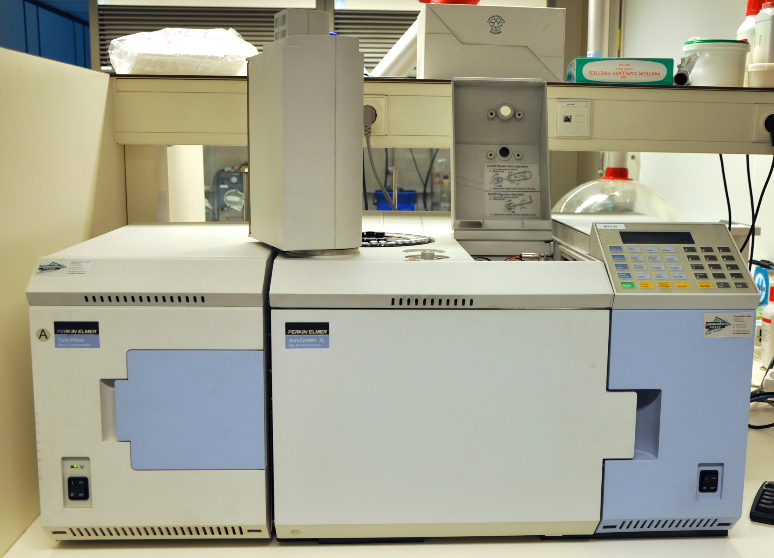 Perkin Elmer GC-MS + Edwards Vacuümpump - Gemini BV