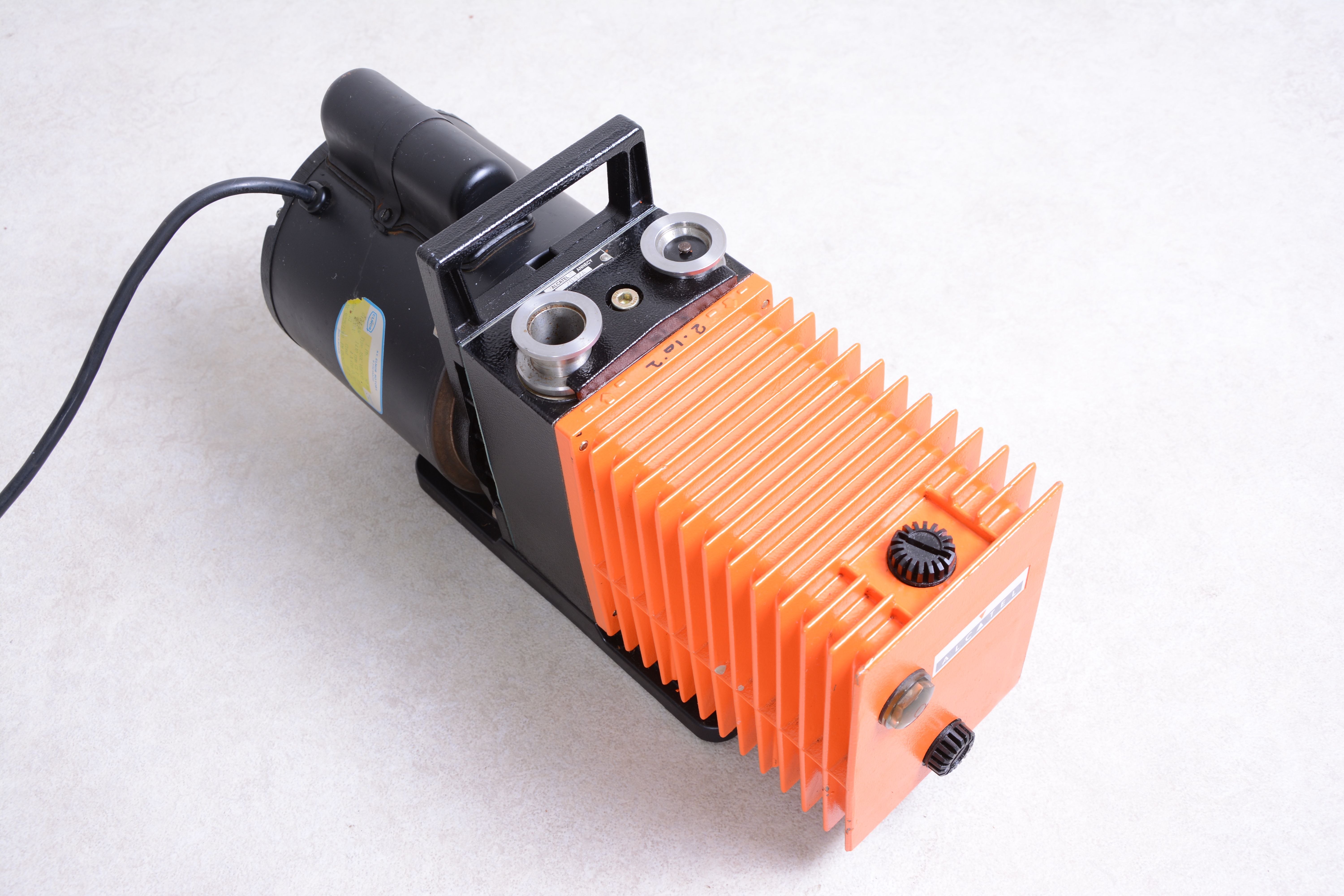 Alcatel 2012A Vacuum Pump Gemini BV