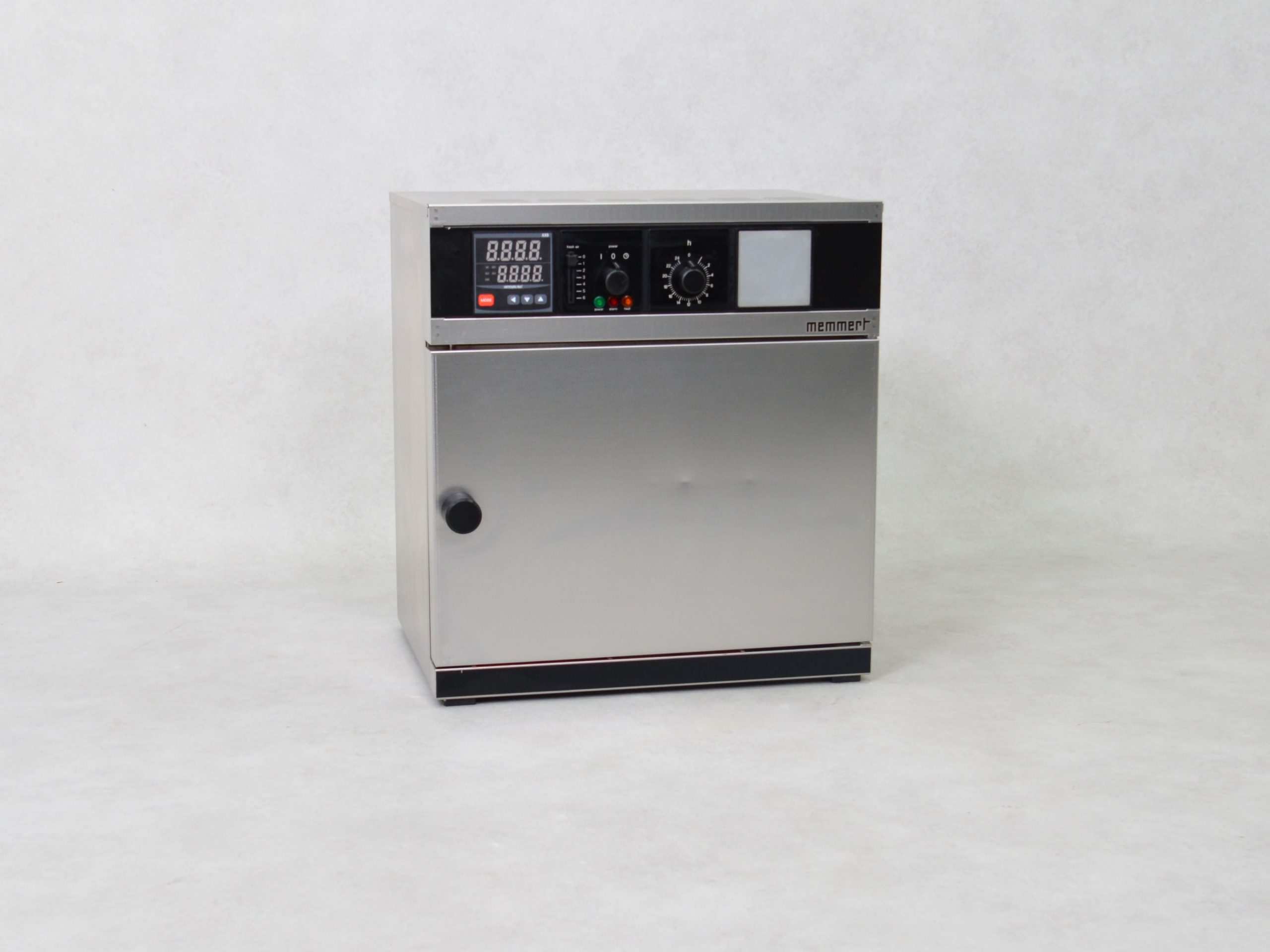 5066-memmert-ue200-01