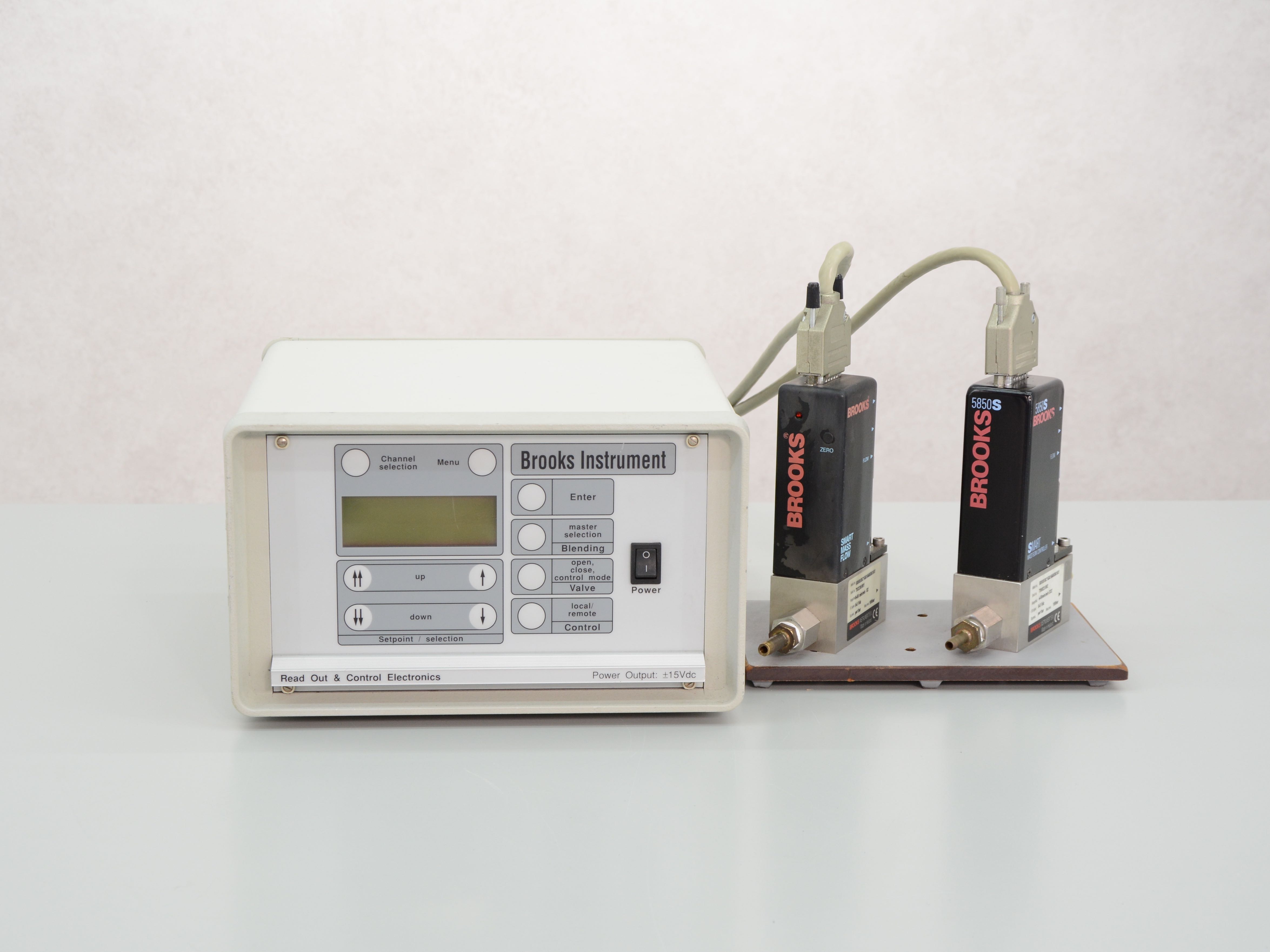 Brooks Instruments 0154 Control and read out unit Gemini BV