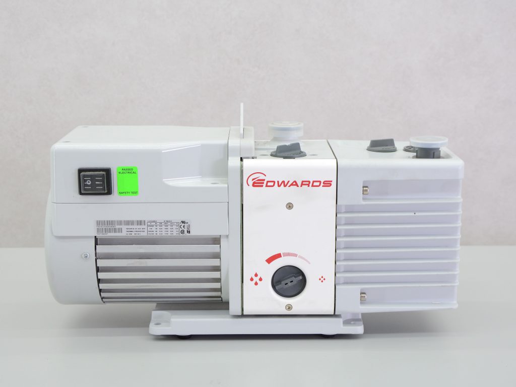 Edwards RV8 Vacuum pump with oil - Gemini BV