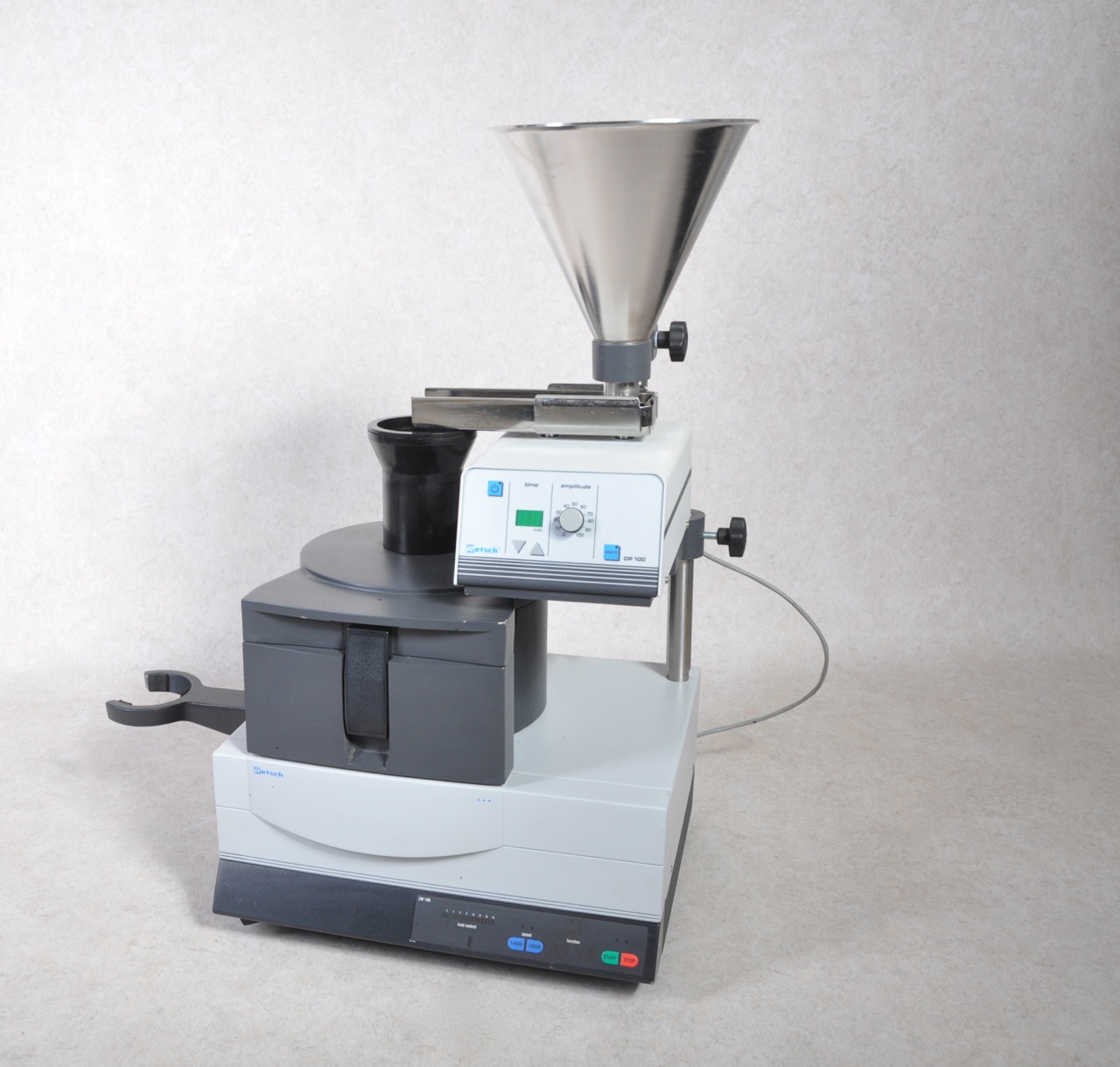 Retsch ZM100 ultra centrifugal mill with DR100 Gemini BV