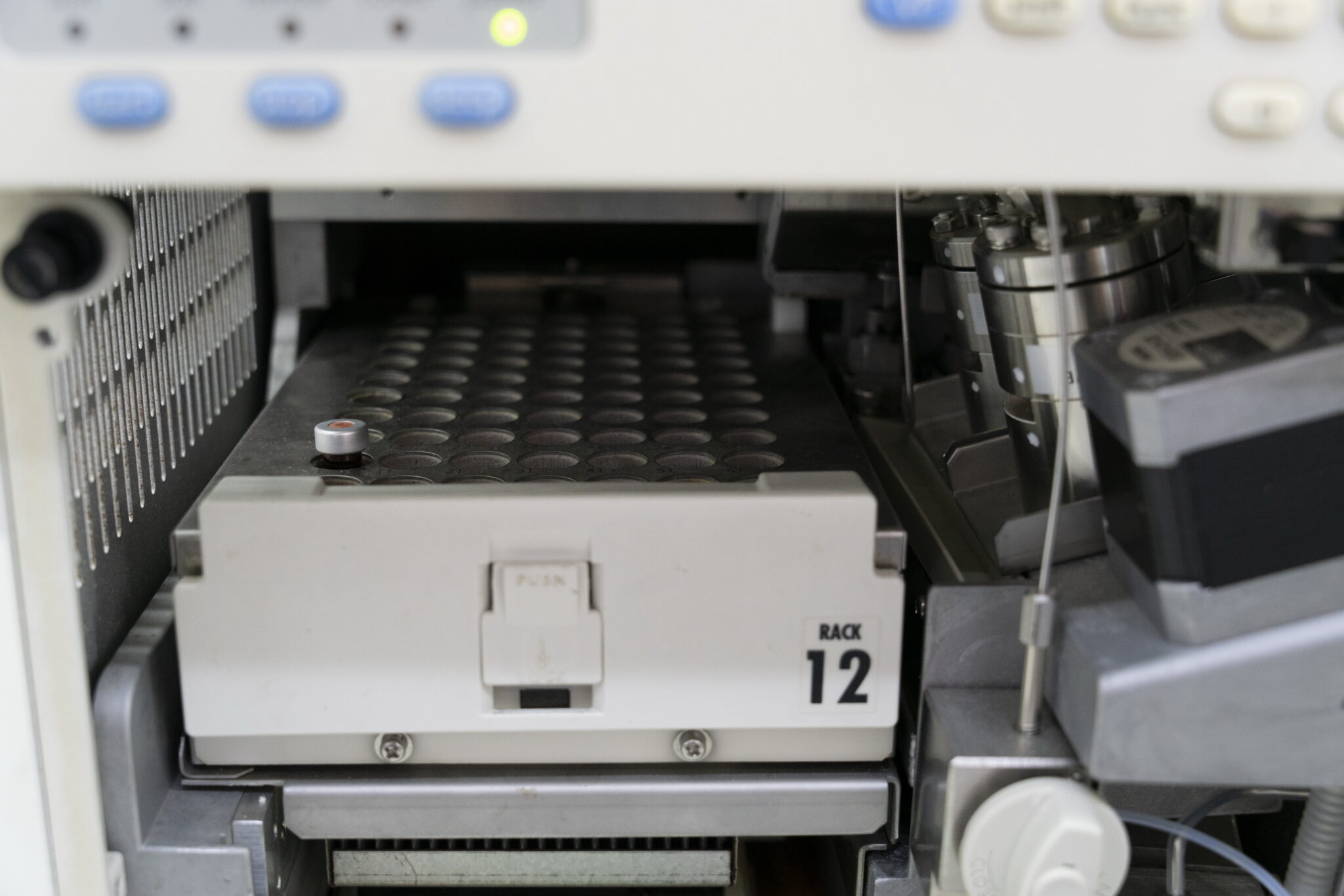 Shimadzu SIL-10ADvp auto injector - Gemini BV