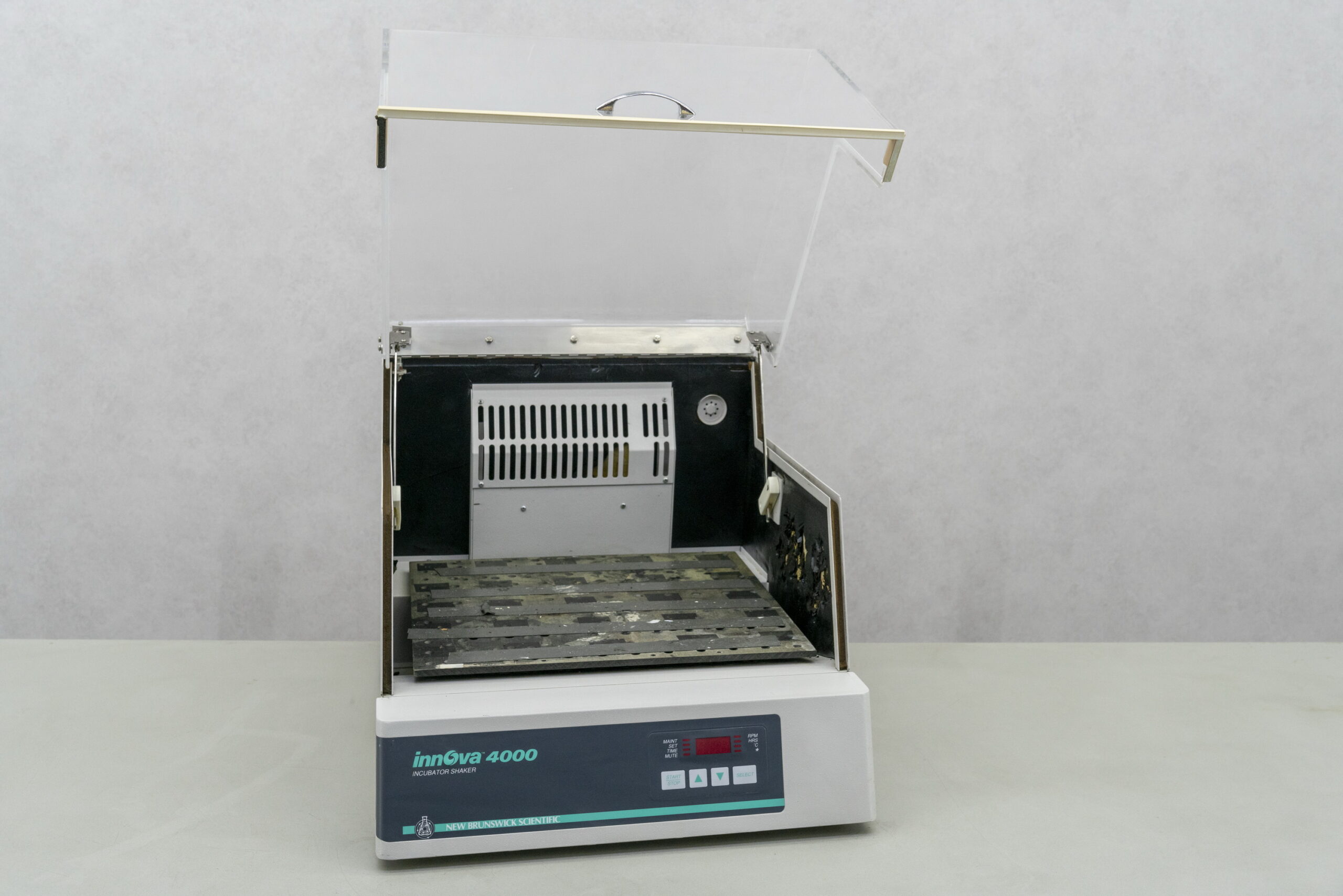 New Brunswick Innova 4000 shaking incubator - Gemini BV